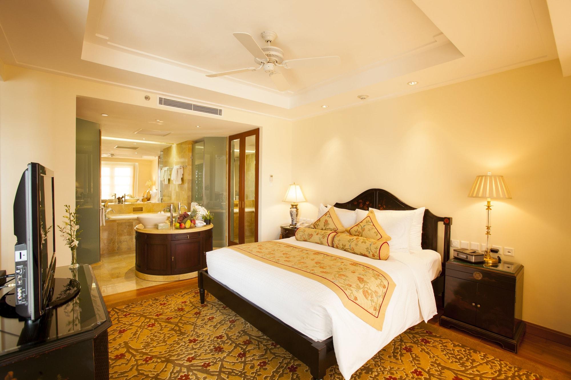 Indochine Palace Hue Exterior photo